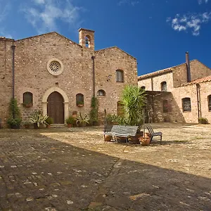 Relais Abbazia Santa Anastasia & Winery Séjour à la ferme Castelbuono (Sicily)