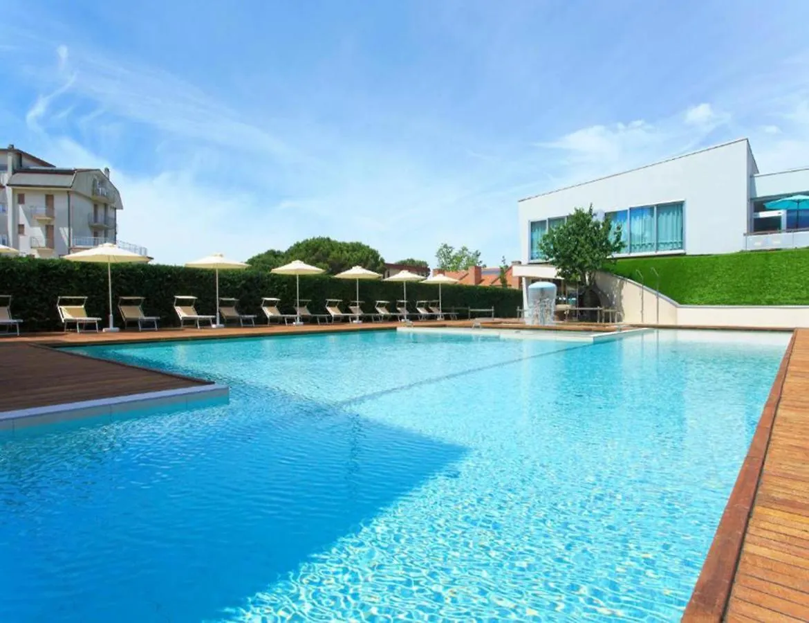 ***  Domino Suite Hotel & Residence Lido di Jesolo İtalya